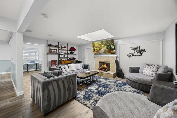 634 E Adams Ave, Orange, CA 92867-4945