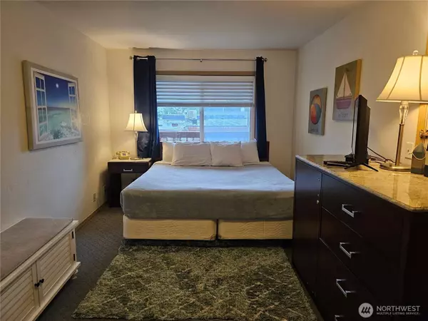 304 14th ST NW #208, Long Beach, WA 98631