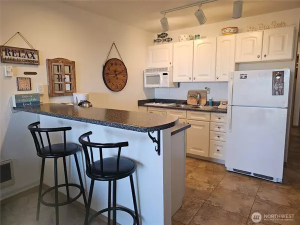 304 14th ST NW #208, Long Beach, WA 98631