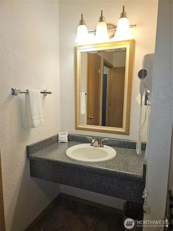 304 14th ST NW #208, Long Beach, WA 98631