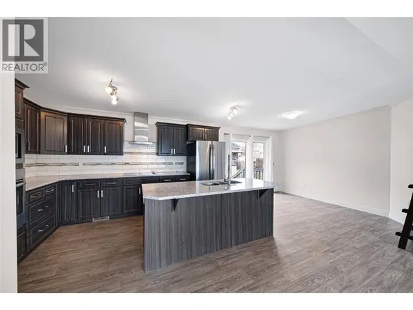 7155 Dallas DR #B11, Kamloops, BC V2C4T1