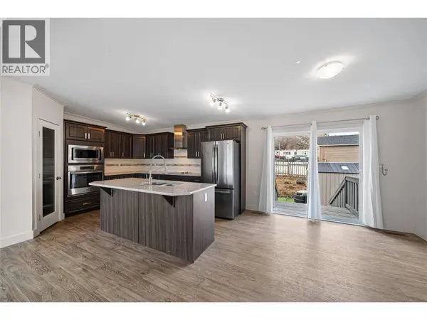 7155 Dallas DR #B11, Kamloops, BC V2C4T1