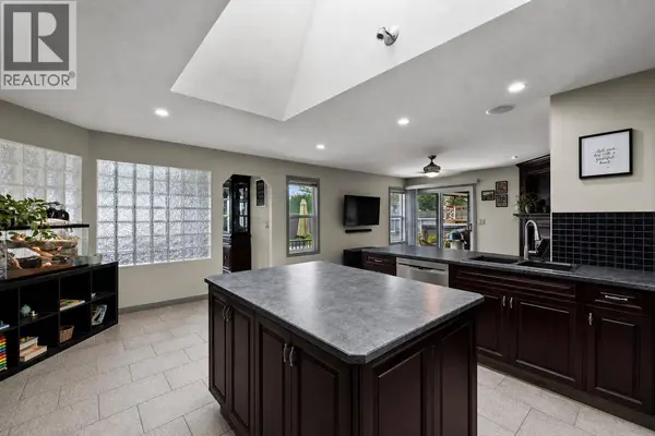 996 Arlington Court, Kamloops, BC V2B8T4