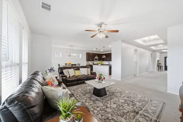 302 Bordeaux CT, Alvin, TX 77511