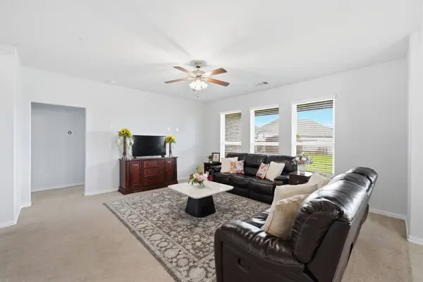 302 Bordeaux CT, Alvin, TX 77511