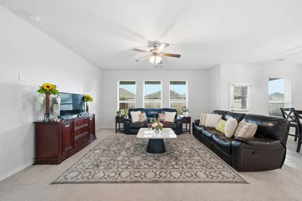 302 Bordeaux CT, Alvin, TX 77511