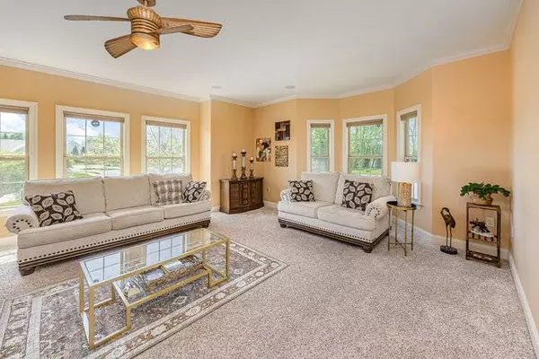 1901 Roxbury Ct, Mechanicsburg, PA 17055-7023