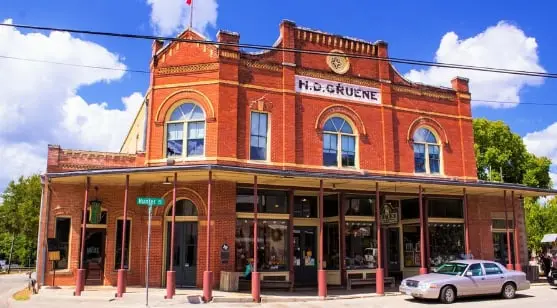 Living in the Gruene Neighborhood of New Braunfels, Texas,Yitzchak Pierson