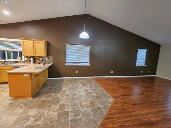 1765 NW SALMON RIVER ST, Salem, OR 97304