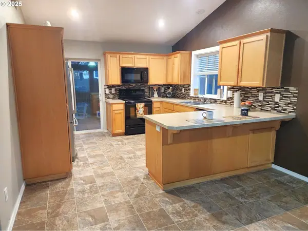 1765 NW SALMON RIVER ST, Salem, OR 97304