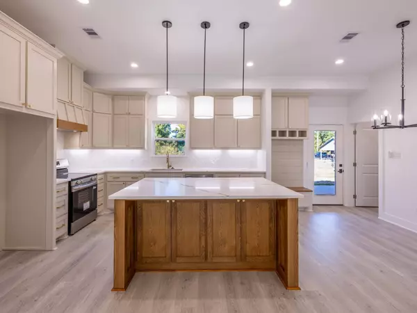 275 Hereford DR, Onalaska, TX 77360