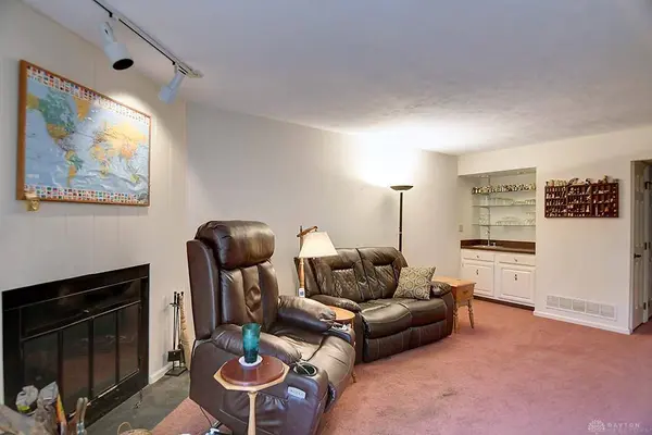 6069 N Quinella Way, Centerville, OH 45459