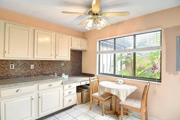 6069 N Quinella Way, Centerville, OH 45459