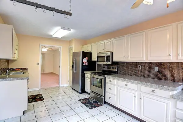 6069 N Quinella Way, Centerville, OH 45459