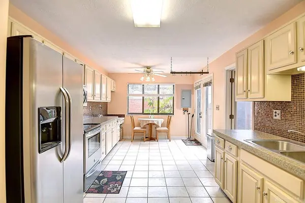 6069 N Quinella Way, Centerville, OH 45459