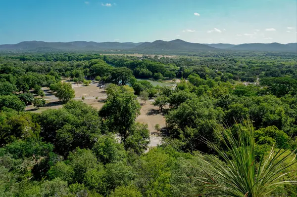 Driftwood, TX: A Hill Country Spotlight on Wine Country Living, Acreage, and Ranch Life,Cheryl Fowlkes