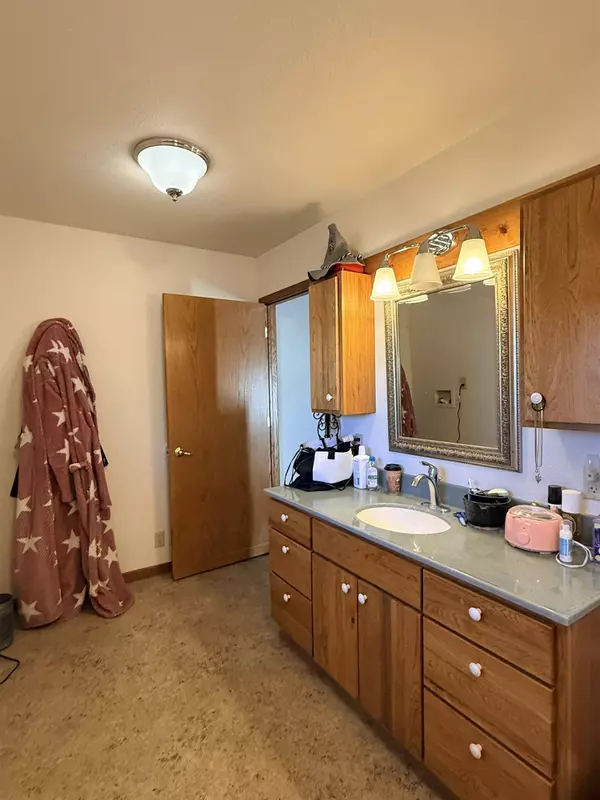 1008 18th Avenue, Franklin, NE 68939