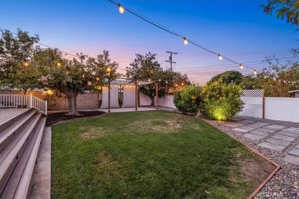 1033 E Francis St, Corona, CA 92879