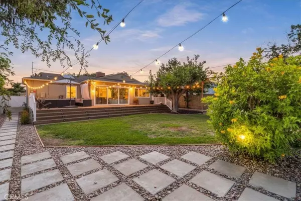 1033 E Francis St, Corona, CA 92879