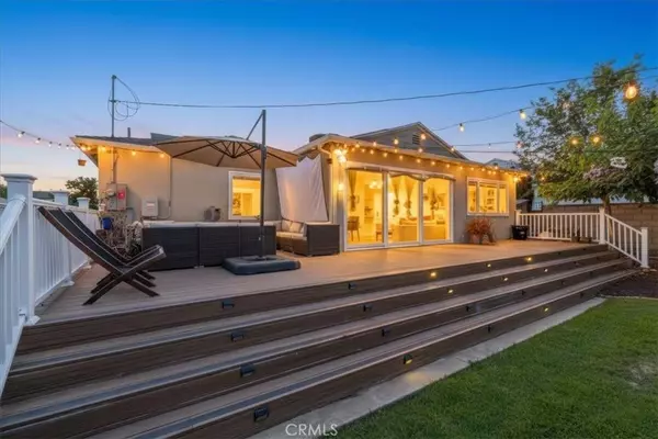 1033 E Francis St, Corona, CA 92879