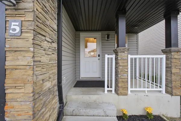 5 Vernon St, Spruce Grove, AB T7X 0B5