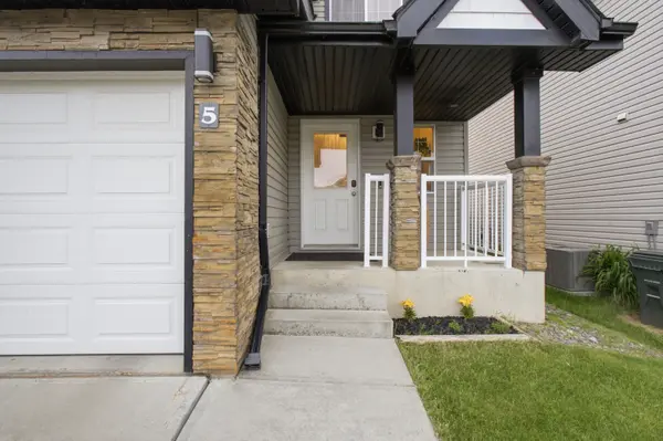 5 Vernon St, Spruce Grove, AB T7X 0B5
