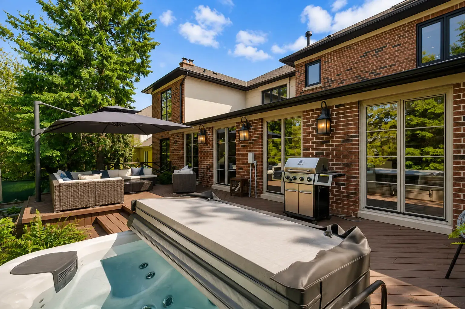 Hot tub and rear entertaining deck at 816 Norwick Road