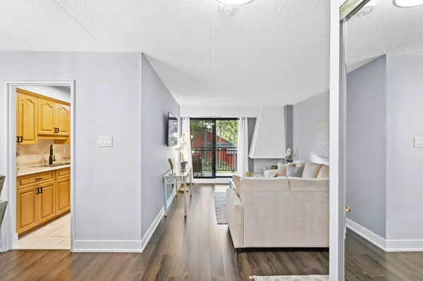 15390 Yonge ST #203, Aurora, ON L4G 1N8