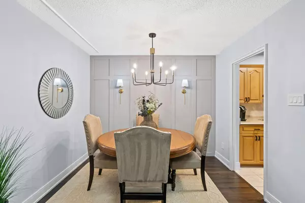 15390 Yonge ST #203, Aurora, ON L4G 1N8