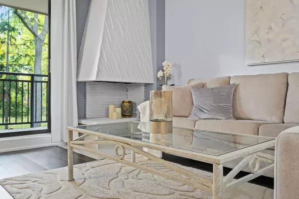 15390 Yonge ST #203, Aurora, ON L4G 1N8