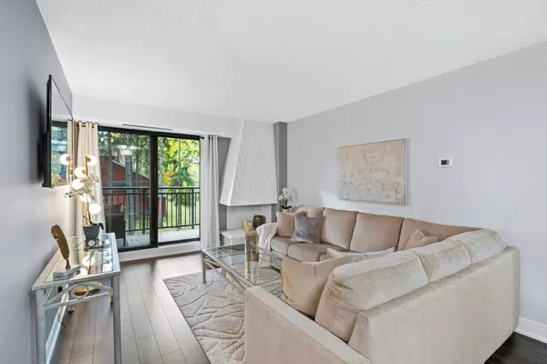 15390 Yonge ST #203, Aurora, ON L4G 1N8