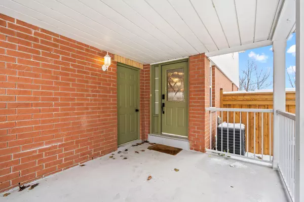 529 Winkworth CT #24, Newmarket, ON L3Y 8R2