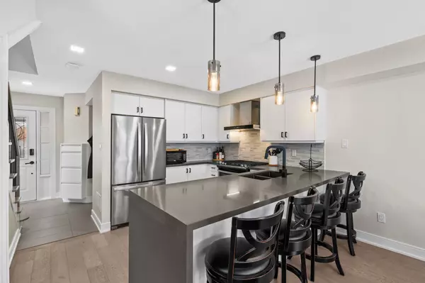 529 Winkworth CT #24, Newmarket, ON L3Y 8R2