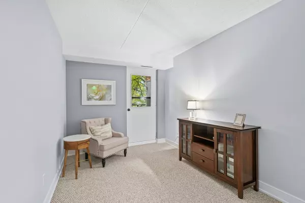 15390 Yonge ST #203, Aurora, ON L4G 1N8