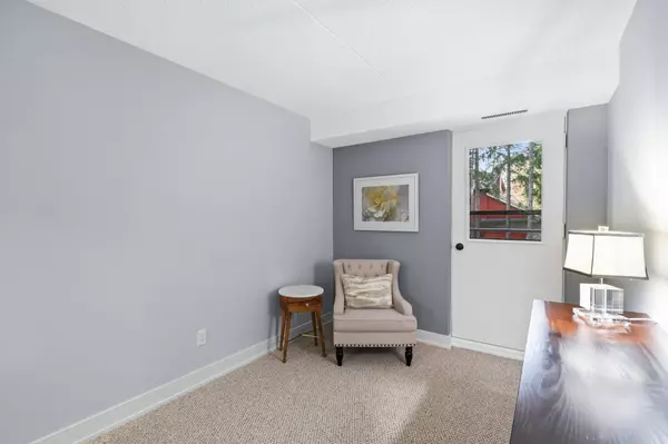 15390 Yonge ST #203, Aurora, ON L4G 1N8