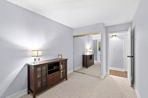 15390 Yonge ST #203, Aurora, ON L4G 1N8