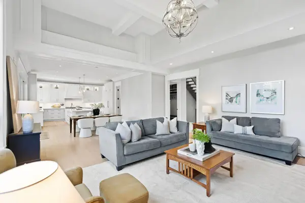 74 Bedford Park AVE, Richmond Hill, ON L4C 2N8
