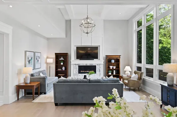 74 Bedford Park AVE, Richmond Hill, ON L4C 2N8