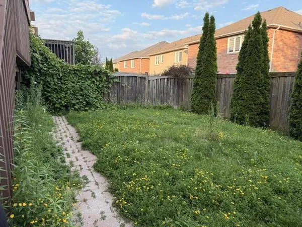 352 Carlissa RUN N, Newmarket, ON L3X 3J9