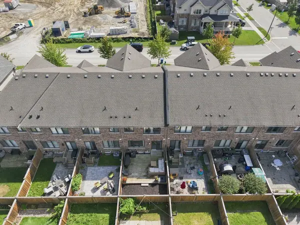 128 Chessington AVE, East Gwillimbury, ON L9N 0R6