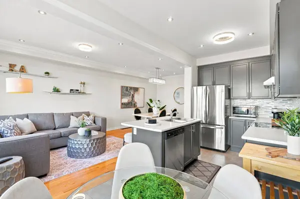 128 Chessington AVE, East Gwillimbury, ON L9N 0R6