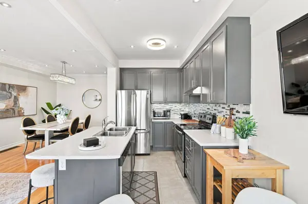 128 Chessington AVE, East Gwillimbury, ON L9N 0R6