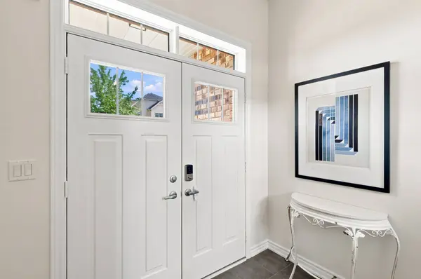 128 Chessington AVE, East Gwillimbury, ON L9N 0R6
