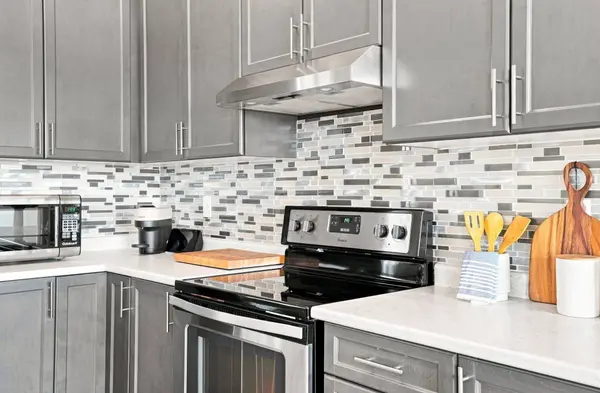 128 Chessington AVE, East Gwillimbury, ON L9N 0R6