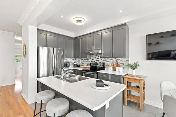 128 Chessington AVE, East Gwillimbury, ON L9N 0R6