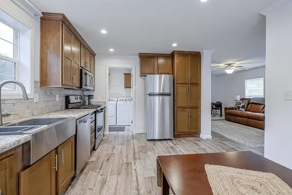 202 Robinhood DR, Exeter, NH 03833