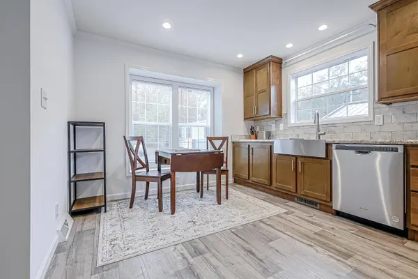 202 Robinhood DR, Exeter, NH 03833