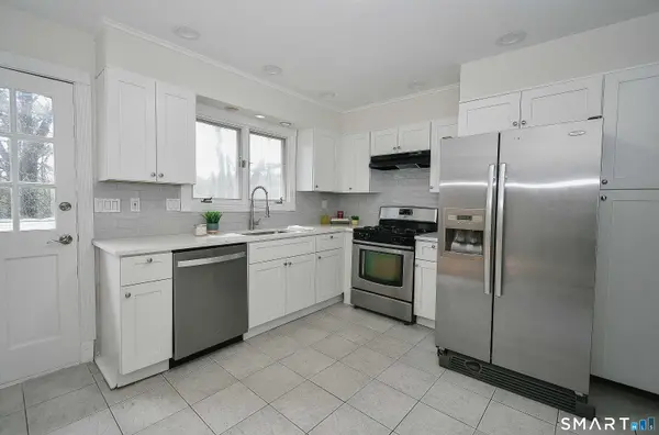 12 Crane Place, Simsbury, CT 06070