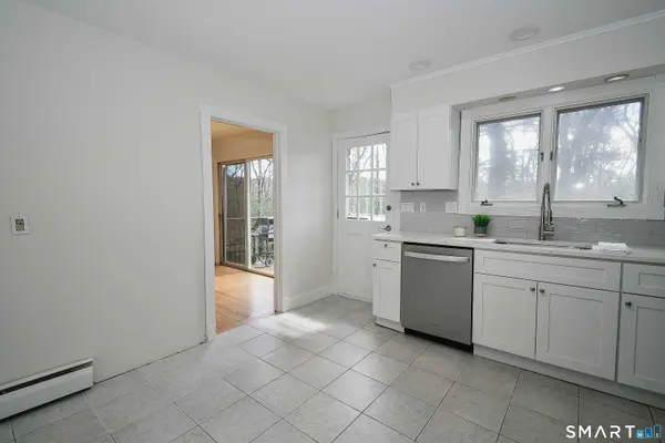 12 Crane Place, Simsbury, CT 06070
