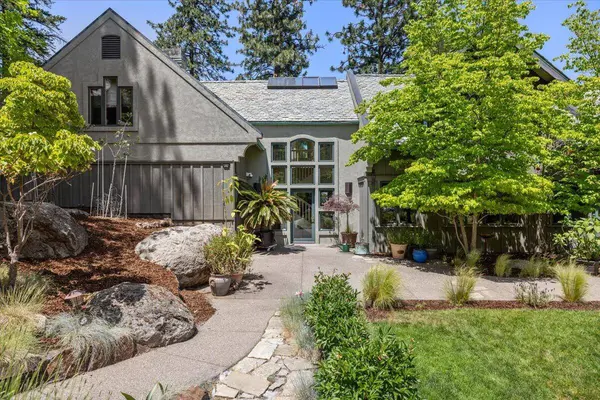 500 Ashland Loop RD, Ashland, OR 97520